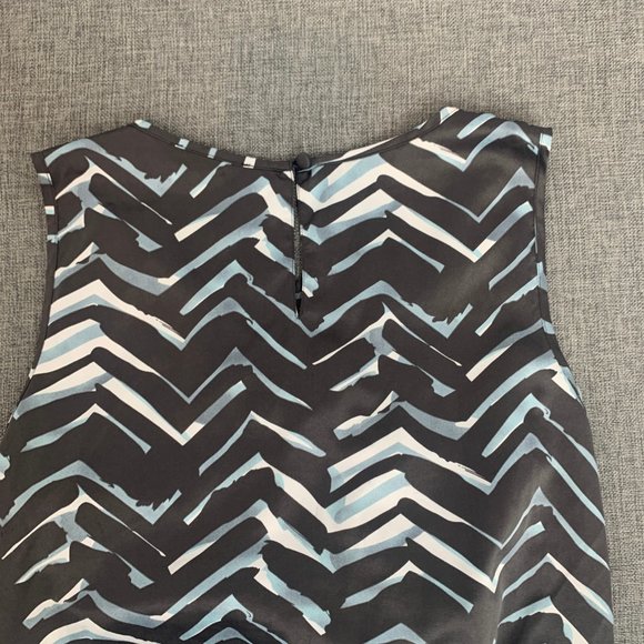 The Limited Sleeveless Blouse Small Ruffled Layered in Front Abstract Art Print - Picture 11 of 13